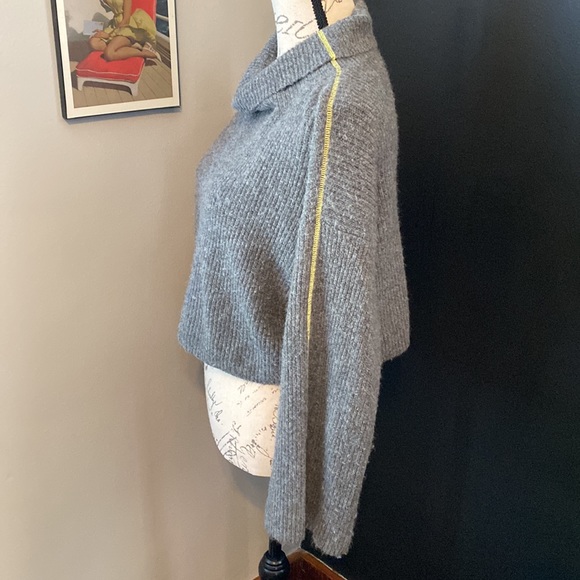 Topshop Gray Turtleneck Wide Long Sleeve Gray Ribbed Knit Crop Top Sweater - Picture 2 of 11